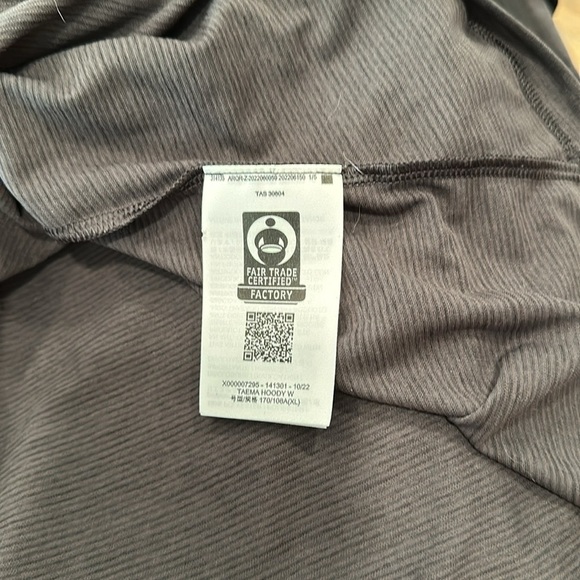 Arc Teryx Women’s Long Sleeve Base Layer w/ Hood in Excellent Condition Size XL - Picture 5 of 6